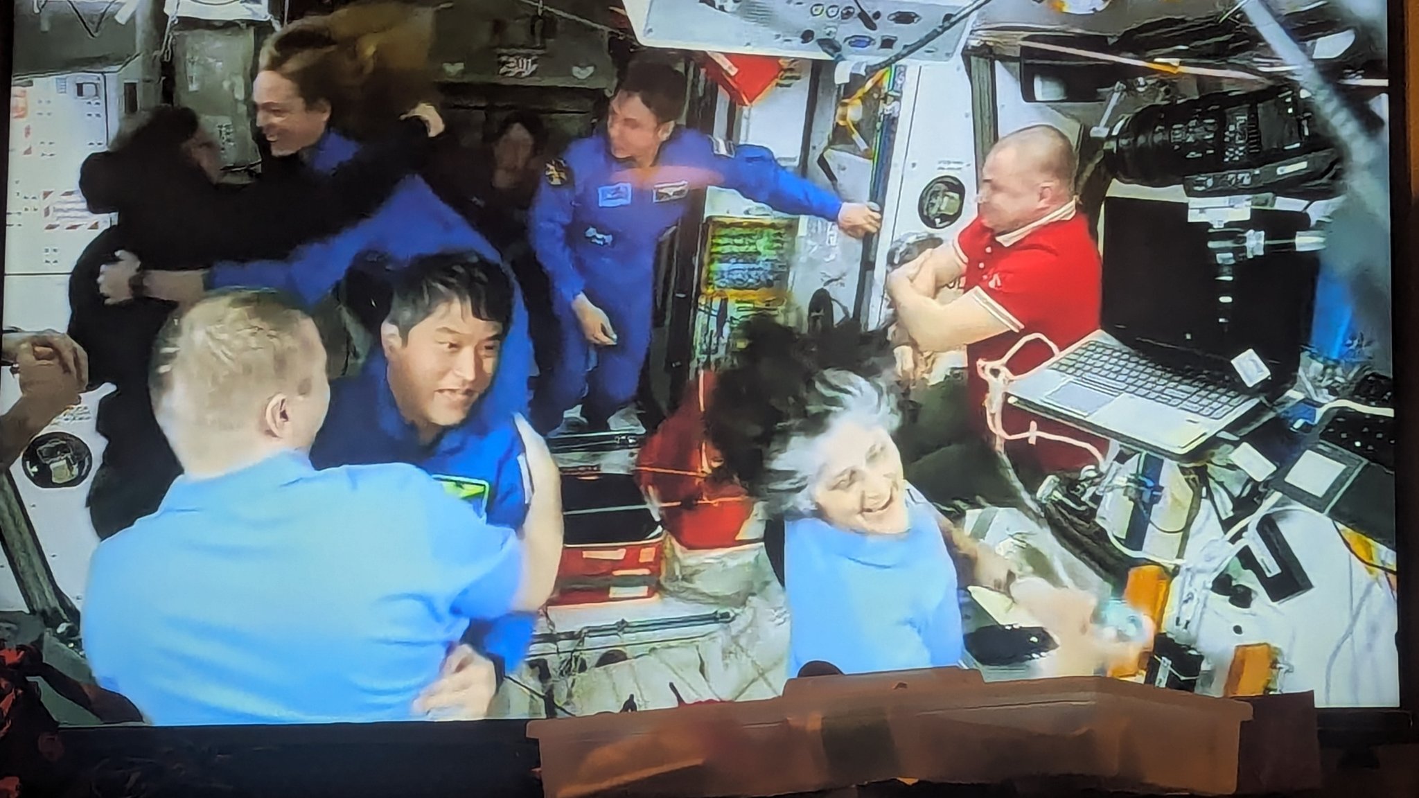 GmJAZmZbcAIhBiC?format=jpg&name=large