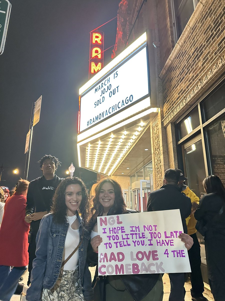 julisaa__'s tweet photo. @iamjojo ATEEEE AND LEFT NO CRUMBS!! Currently looking for a shoe to throw on that stage becausee WHAT A FUCKING PERFORMANCE!!! 💕 #Iamjojo #ramovachicao #vibes https://t.co/6cDgZP6Iwv