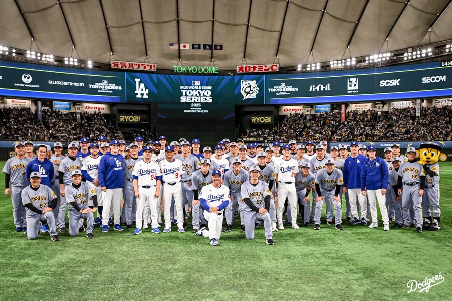 A photo of the Dodgers and Hanshin Tigers on the field after the game.