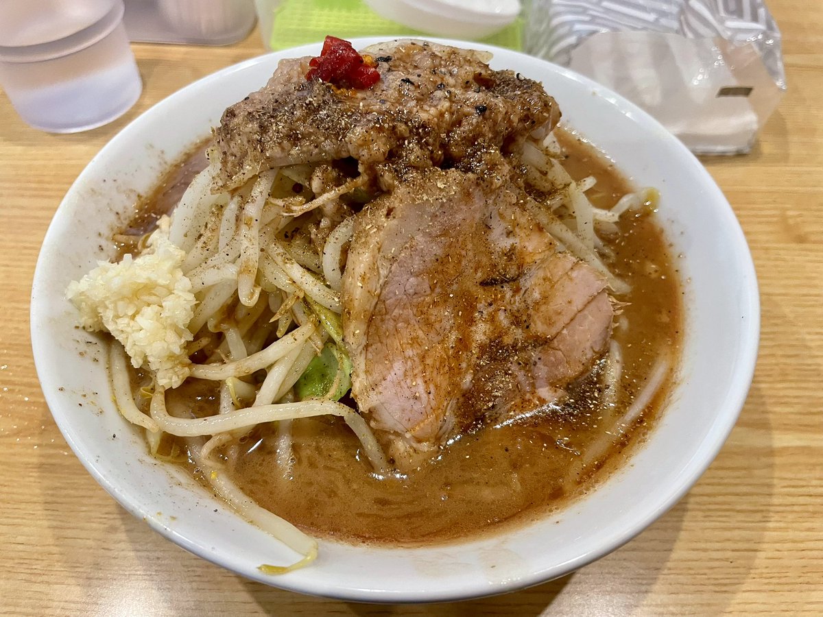 calpist's tweet photo. ミゾグチヤ 船橋みやぎ台店
ネパル麺小全マシ
マサラ香る乳化スープ、コドが混ぜ込まれた麺、アチャール、マサラ香る豚
ここでしか食べられない一杯
非常に美味かったので次はふと麺かまぜそばも食べたい
ごちそうさまでした https://t.co/CXQsAzoiKK