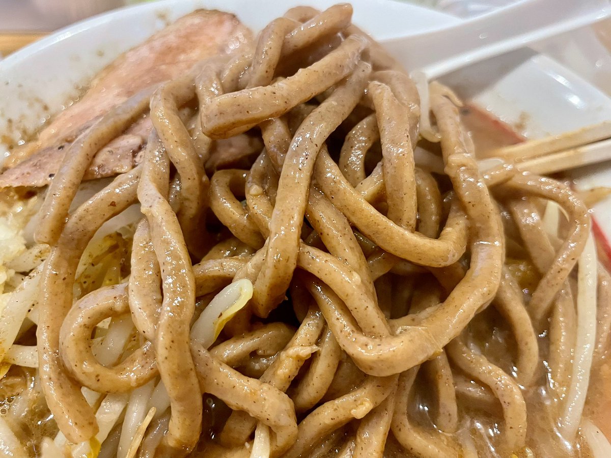 calpist's tweet photo. ミゾグチヤ 船橋みやぎ台店
ネパル麺小全マシ
マサラ香る乳化スープ、コドが混ぜ込まれた麺、アチャール、マサラ香る豚
ここでしか食べられない一杯
非常に美味かったので次はふと麺かまぜそばも食べたい
ごちそうさまでした https://t.co/CXQsAzoiKK