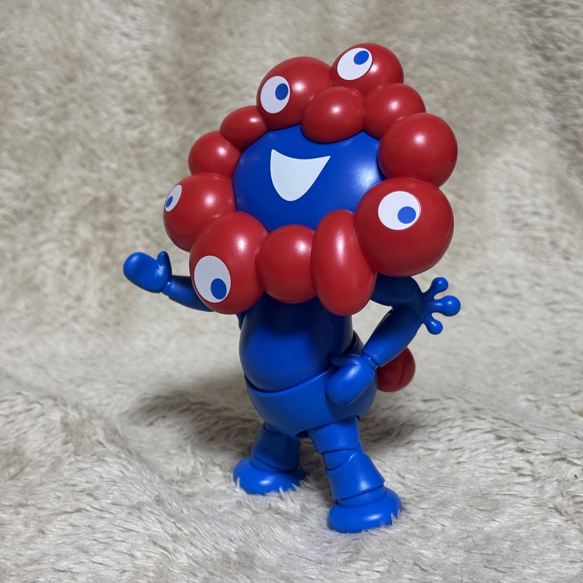 フィギュアーツのミャクミャクさんが来た。さすがによく動くね 