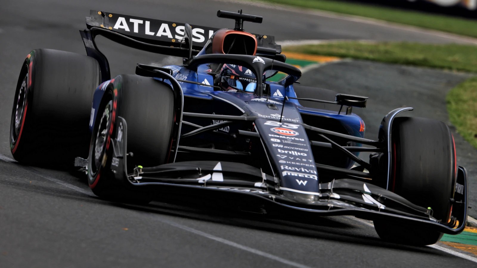 Williams uzun süre sonra bir Formula 1 sezonuna iddialı başladı.