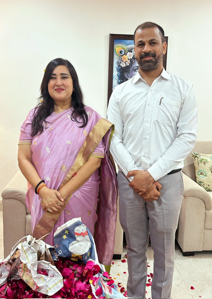 AdvLalitKumar5's tweet image. Had the incredible meeting with two inspiring personalities this Holi! Celebrating the festival of colors with such esteemed individuals was truly special. Grateful for the enriching conversations and the chance to share in the joy and spirit of Holi together.