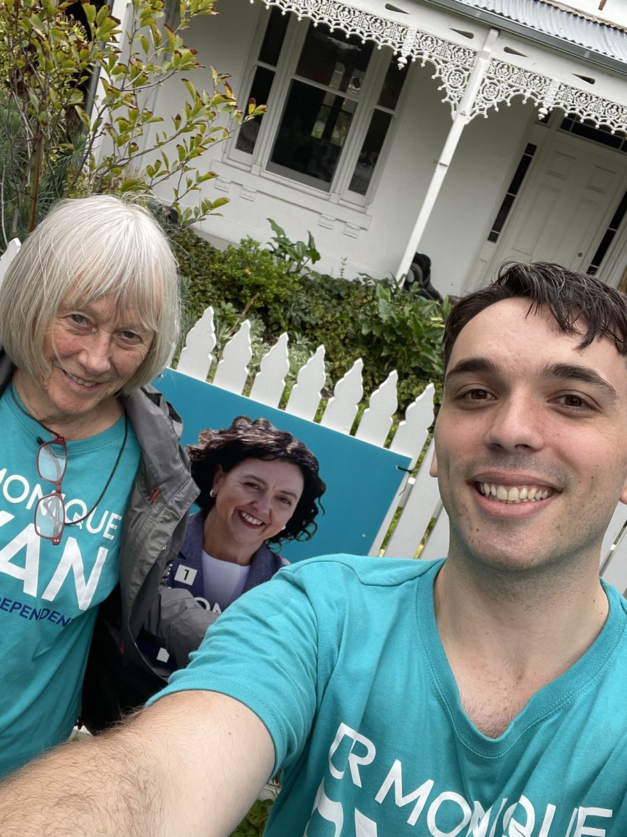Rob Baillieu (@rebaillieu) on Twitter photo Great to be able to rejoin the <a href="/Mon4Kooyong/">Dr Monique Ryan MP</a> campaign after months away!
Doorknocking in the rain and happy to have been asked to install 10 yard signs as a result!
Kooyong includes Toorak and Malvern now and could come down to a couple hundred votes. Time to volunteer! #auspol Great to be able to rejoin the <a href="/Mon4Kooyong/">Dr Monique Ryan MP</a> campaign after months away!
Doorknocking in the rain and happy to have been asked to install 10 yard signs as a result!
Kooyong includes Toorak and Malvern now and could come down to a couple hundred votes. Time to volunteer! #auspol