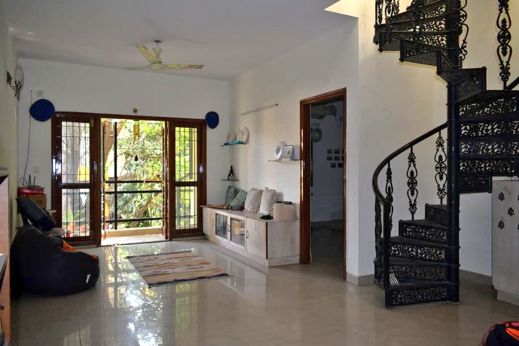 hari_1606's tweet photo. Hello, 
I am looking for a replacement in a fully-furnished 2BHK in South Bangalore. The house is in a peaceful neighborhood and is a 12-15 mins walk from the Jayanagar metro station. @BangaloreRoomi @fmrbangalore https://t.co/UxvRQ2wXBG