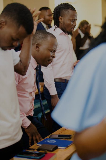 It’s Sunday Gaining time,drop your handles follow for follow 

Like and Repost 🤝

Follow who follows you,follow who likes your comment 🤝