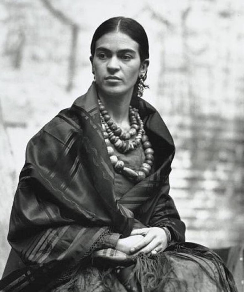 “Quisiera darte todo lo que nunca hubieras tenido, y ni así sabrías la maravilla que es poder quererte”.

Frida Kahlo