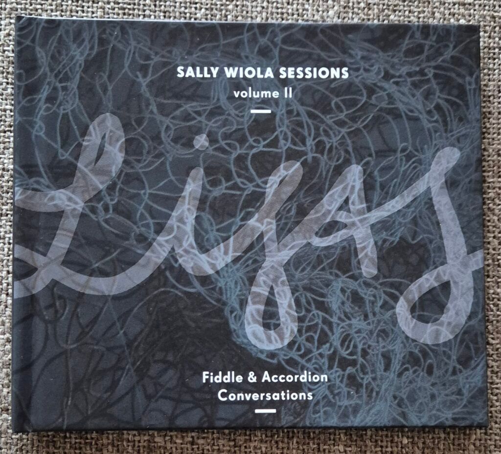 Musikpulsen's tweet image. Pärs Skivhörna - Dag 1268 - Lisas ”Fiddle &amp;amp; Accordion Conversations” 2017

#dagensutvaldaskiva
#recordoftheday
#lisas
#lisarydberg
#lisalångbacka

Läs hela artikeln här: musikpulsen.se/pars-skivhorna…