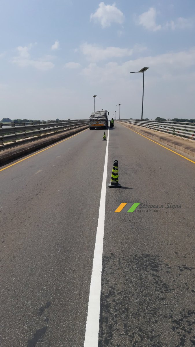 stripesnsigns tweet media