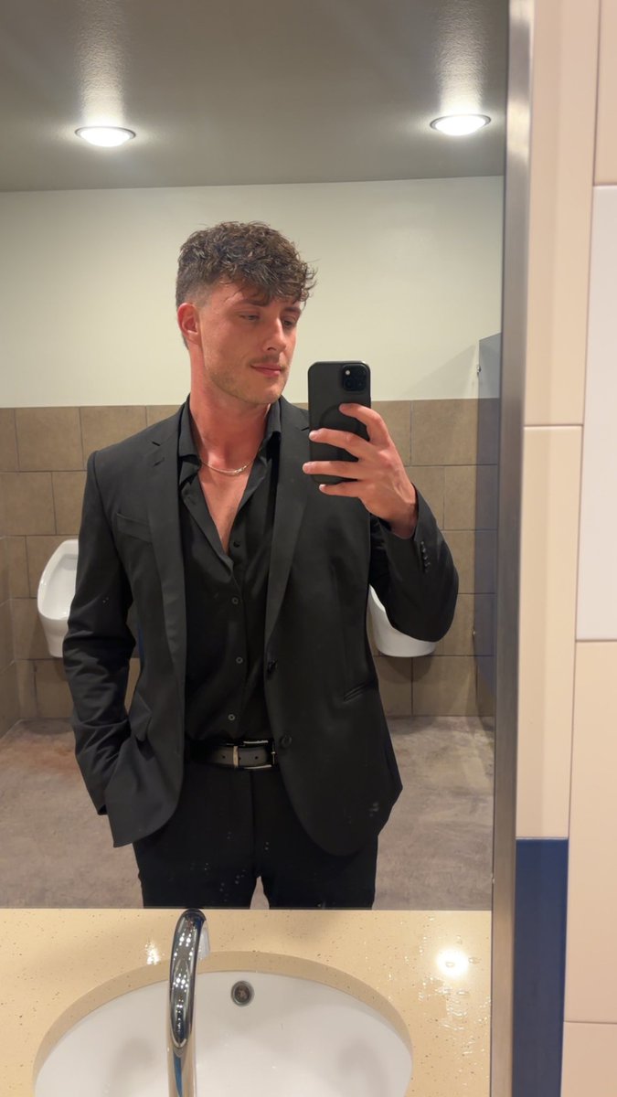 jones2wyatt's tweet photo. 🕴️ https://t.co/pjPg319Oe9
