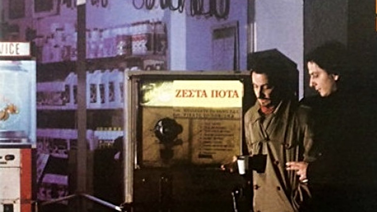 40 χρόνια Ζεστά Ποτά.“Όταν βγήκαν, οι Κατσιμιχαίοι έφαγαν μεγάλο κράξιμο”
Ντραμς μέσα σε τουαλέτες, σπρωξίματα,ο Φάνης με μπαγλαμά αντί για “μεταλλιές”,η αναγνώριση από σκυλάδες αλλά όχι από έντεχνους
Η ιστορία του δίσκου μέσα από τα λόγια του Άκη Γκολφίδη
news247.gr/magazine/talks…