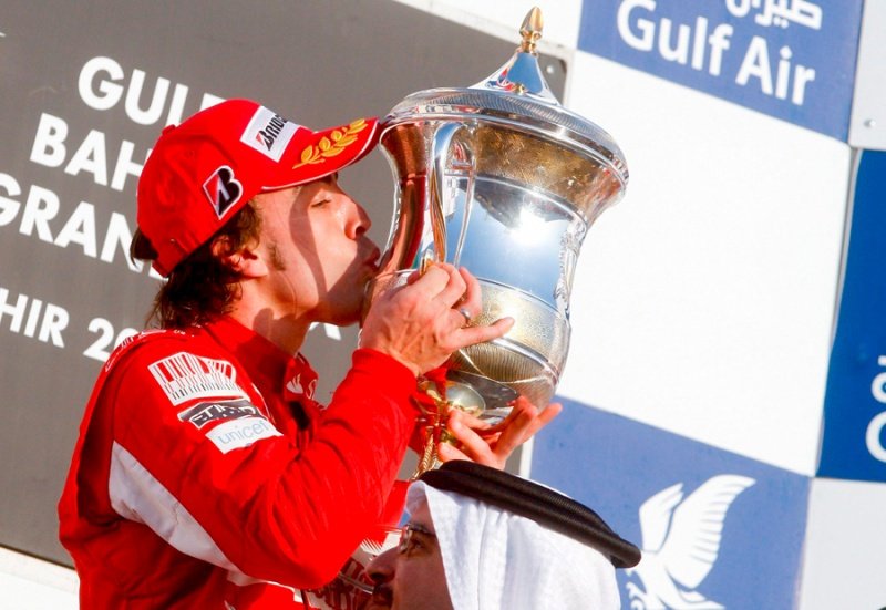 Debut con Ferrari:

P1 › Alonso 🏆
P3 › Vettel
P10 › Hamilton

Hechos.