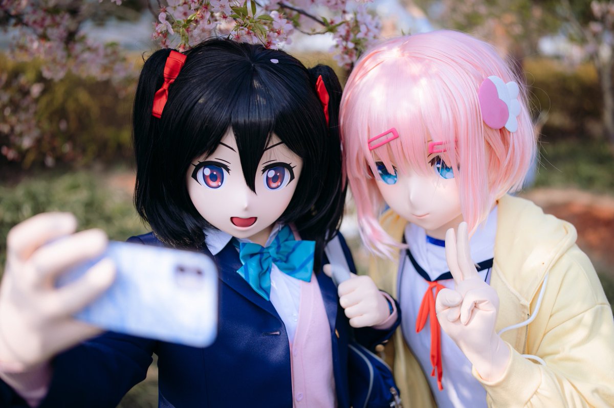 去年今日的樱花季~

矢泽妮可：我自己
千代田桃：<a href="/super_soda/">SuperSodaSea</a> 
摄影：东篱有葵

#kigurumi