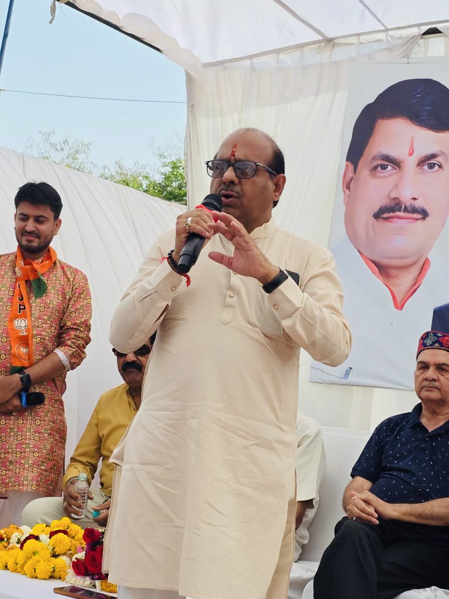 UdawatRajesh's tweet photo. निरंतर प्रगति पथ पर अग्रसर विधानसभा क्र. 05

वार्ड क्रमांक 37 में यशस्वी विधायक श्री @HardiaMahendra जी एवं संगीता महेश जोशी के नेतृत्व में “आदर्श उद्यान” के भूमि पूजन कार्यक्रम में उपस्थित होकर वार्डवासियों से संवाद किया।

#indorerahegano1 

@advpushyamitra @SwachhIndore @BJP4MP https://t.co/LUeAt8KpXK