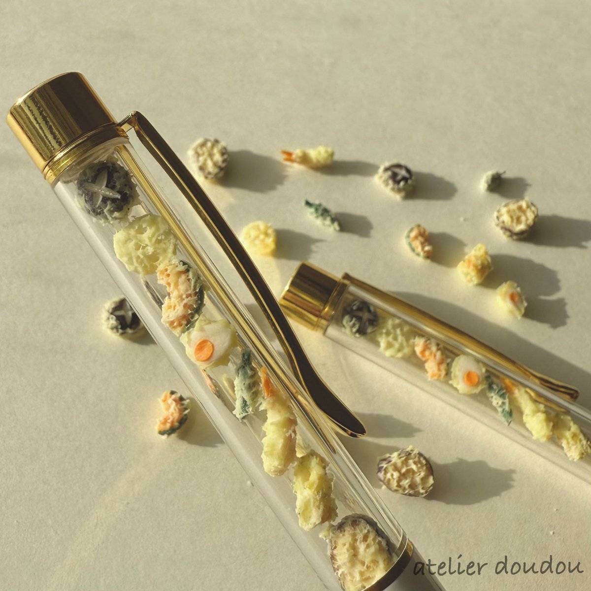 Atelier_doudou's tweet photo. 天ぷらのボールペン

#ミニチュア #ミニチュアフード
#miniature #handmade 
#ハンドメイド #粘土
#ハンドメイド作家さんと繋がりたい
#ハンドメイド好きさんと繋がりたい https://t.co/HlBB470DFE