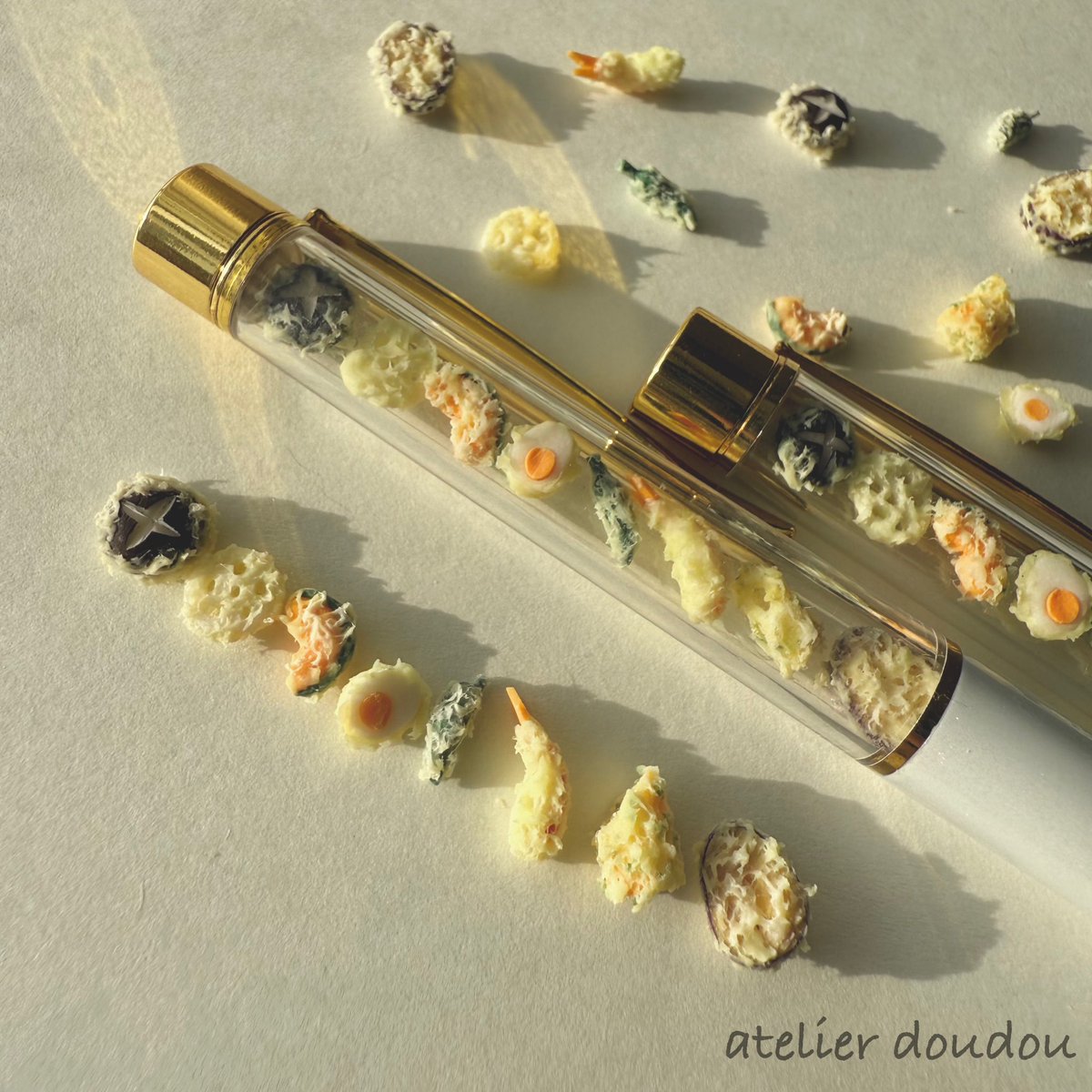 Atelier_doudou's tweet photo. 天ぷらのボールペン

#ミニチュア #ミニチュアフード
#miniature #handmade 
#ハンドメイド #粘土
#ハンドメイド作家さんと繋がりたい
#ハンドメイド好きさんと繋がりたい https://t.co/HlBB470DFE