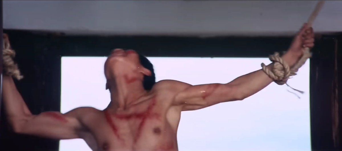 Many more for this man.
還有很多刑具