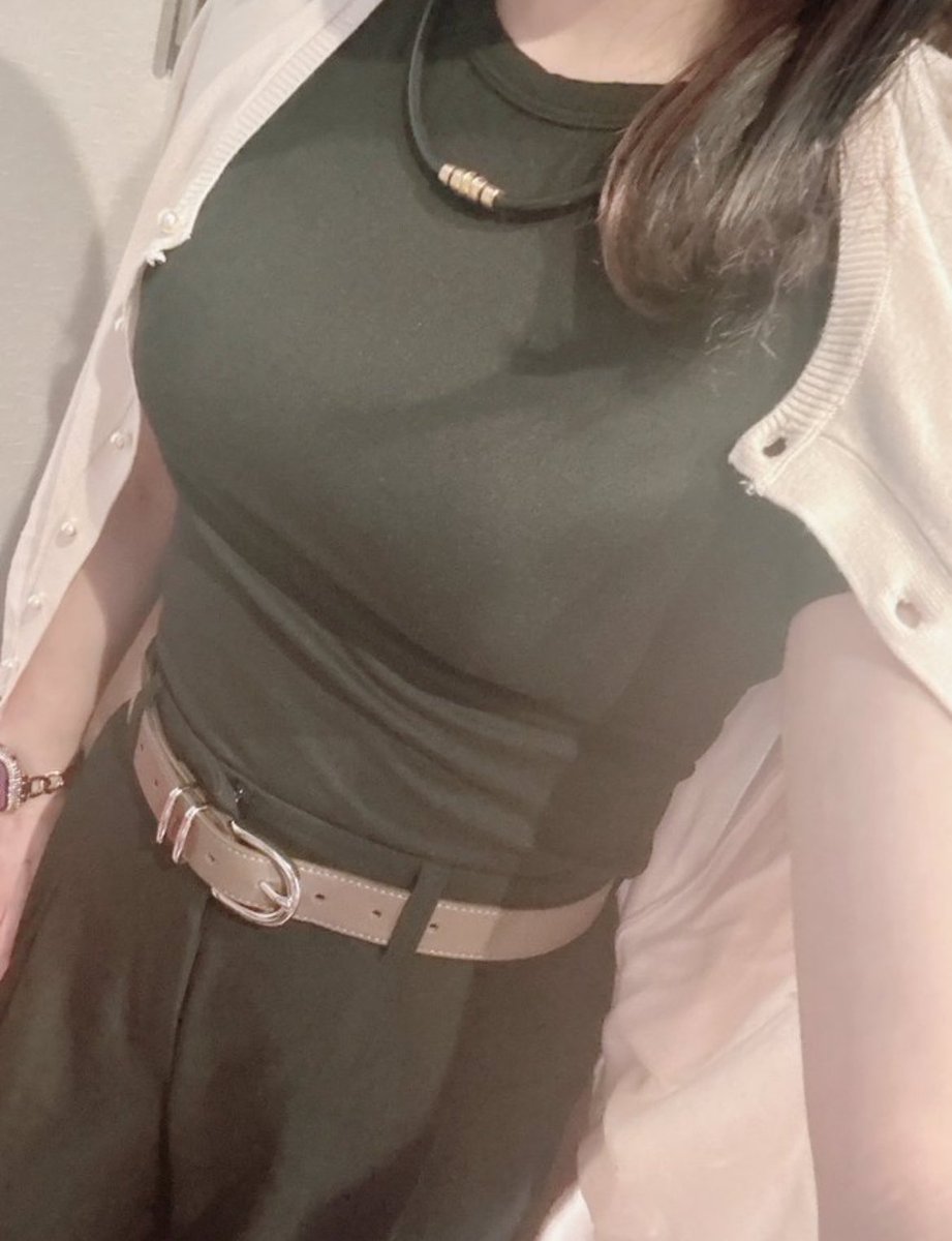 この服の下見たい人はDM！！
実際にあったり通話してみたいです！！
DMきたら即返信♡