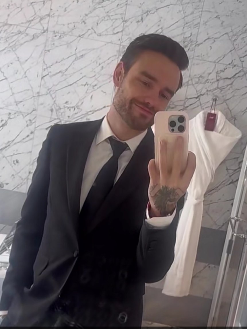 comfortforliam's tweet photo. Five months without your smile.
Five months without your voice.
Five months without your laugh.
Five months without you and i miss you everyday Liam. 🧡 https://t.co/AcImGiN8cI
