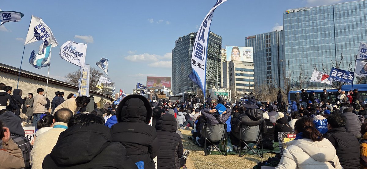 광화문에는 휴일도 없습니다. 윤석열을 파면하라!