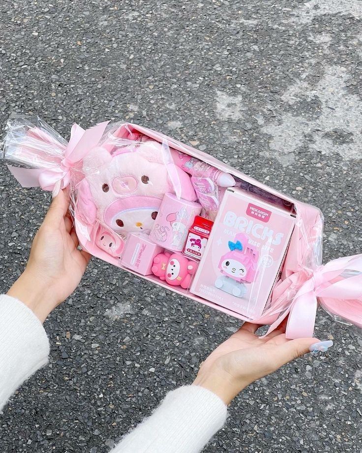 ᅠᅠ
ᅠᅠ
ᅠᅠDengan manisnya Cairo berdiri di pintu masuk dengan membagikan bingkisan ulang tahunnya, "Hello cuttie, and hello uncle and aunty! you can put yoo gifts here and also Caicai punya bingkisan untuk dibawa pulang!" serunya dengan berbahagia.  
ᅠᅠ
ᅠᅠ