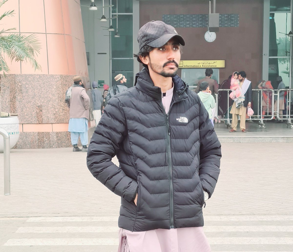 ImaanZHazir's tweet photo. Still no news on Baloch journalist Asif Kareem’s whereabouts. He had highlighted the threats he was facing on social media but no one took it seriously. He has now been missing for 3 days. 

Where is Asif?
#ReleaseAsifKareem 
#JournalismIsNotACrime https://t.co/iMVC71Oiul