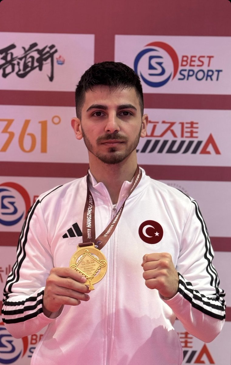 Milli Sporcumuz Eray Şamdan, başarılarına bir yenisini daha ekledi! Çin’in Hangzhou kentinde düzenlenen Karate 1 Premier Lig müsabakalarında, erkekler kumite 60 kilo kategorisinde altın madalyaya uzanan Şamdan, Türk bayrağını bir kez daha zirveye taşıdı.

Tebrikler Eray 🥇