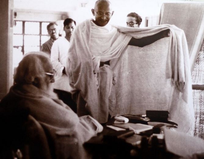 “It is good to die for religion, but for religious fanaticism, one must neither live nor die.”

— Mahatma Gandhi (13 Sep, 1946)

#MahatmaGandhi
