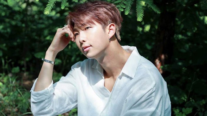 arobeebee's tweet image. (New fic!)
Vampire AU - Kim Coven 'verse

Seasons Change (yet beside you I remain) 🦇

Immortality is both a blessing and a curse. Immune to the slow decay of time, Namjoon has come to know the ache of love and loss more keenly than most - yet through it all, he has the coven.