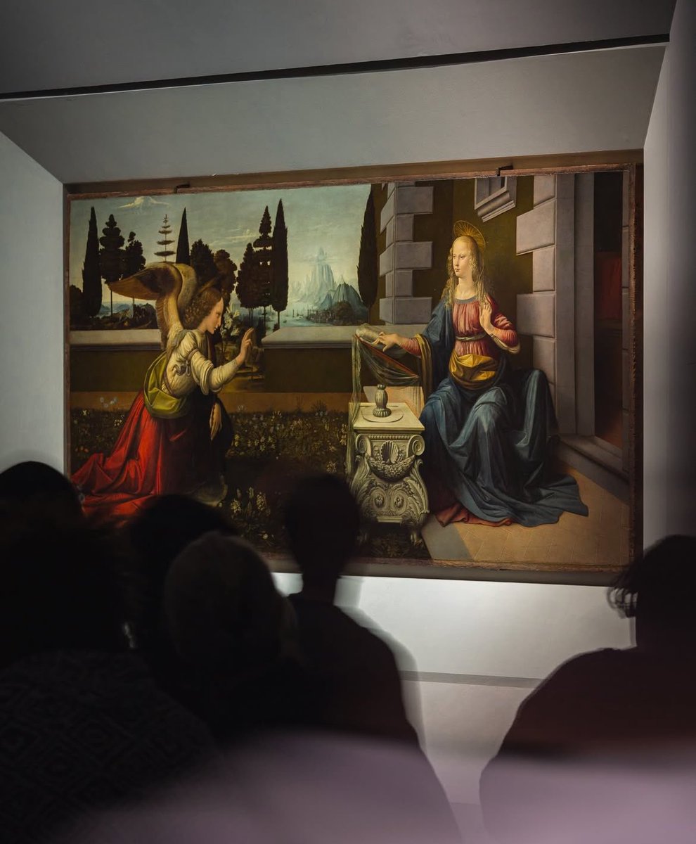 UffiziGalleries's tweet photo. Leonardo dipinse quest’opera a vent'anni. 
C’è da impallidire e chiedersi: e noi che facevamo alla sua età?⁠
⁠
🎨 Leonardo da Vinci (1452-1519), Annunciazione, 1472 c., olio su tavola, #Uffizi ⁠
⁠
👉🏻https://t.co/ypHIrjxsg4  https://t.co/Y0zTdr4WjB