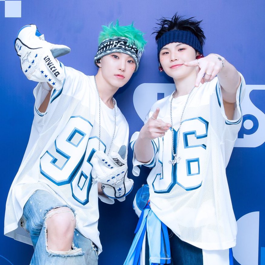 hourly howoo tweet media