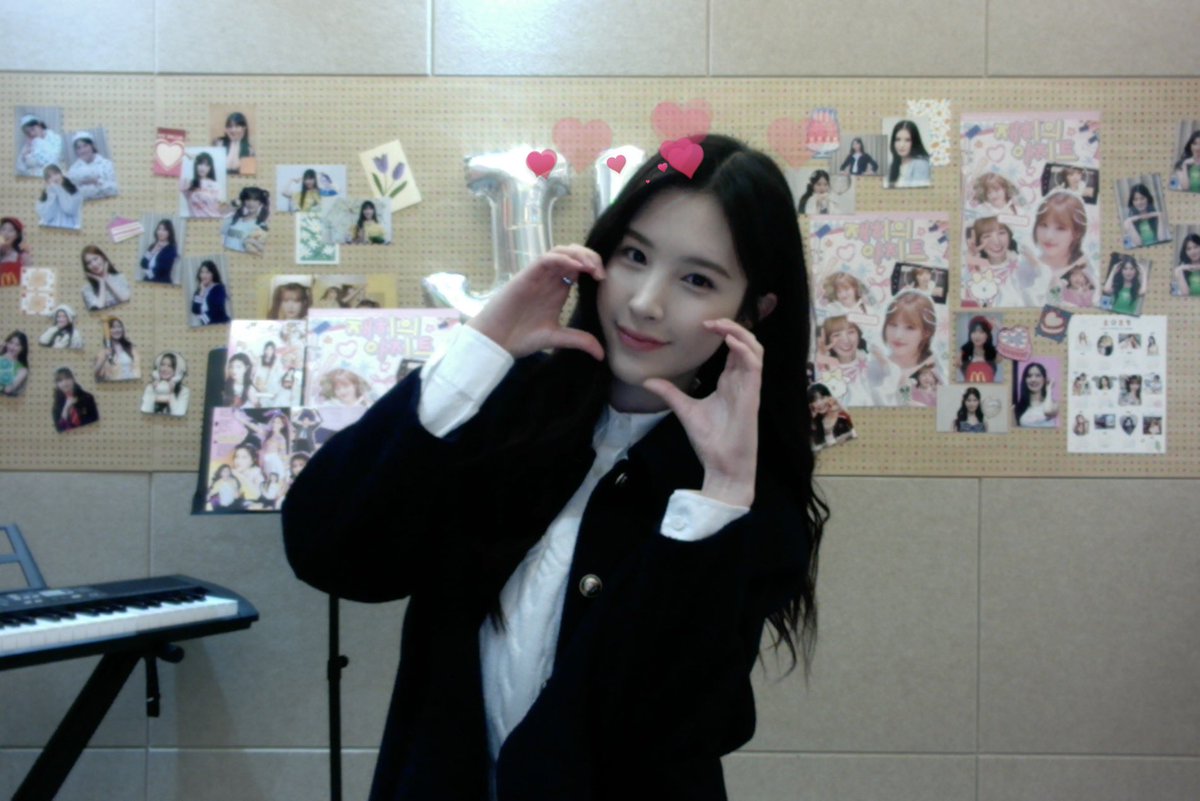 rooomi_ni's tweet photo. 재히네 아지트에 주인 등장♡

#재히네_아지트로_놀러와

#위클리 #Weeekly #이재희 #Leejaehee https://t.co/pN0c3ZQmkk
