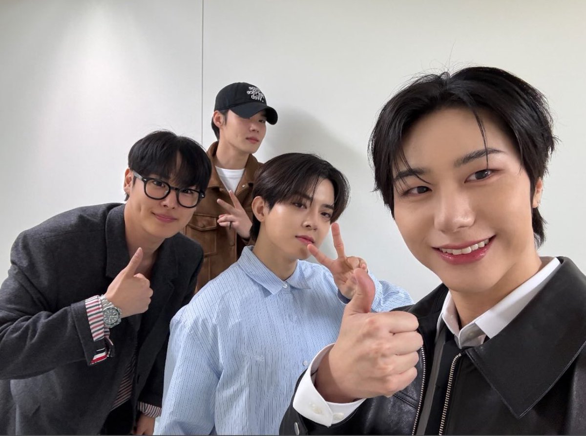 seungkppiri's tweet photo. Ahhh i love itttt this family pics🥹❤️❤️
#VICTON #HANSEUNGWOO #KANGSEUNGSIK #LIMSEJUN #DOHANSE #CHOIBYUNGCHAN #JUNGSUBIN #NFLYING #CHAHOON #YOOJAEPHIL https://t.co/aKpalkQqvH