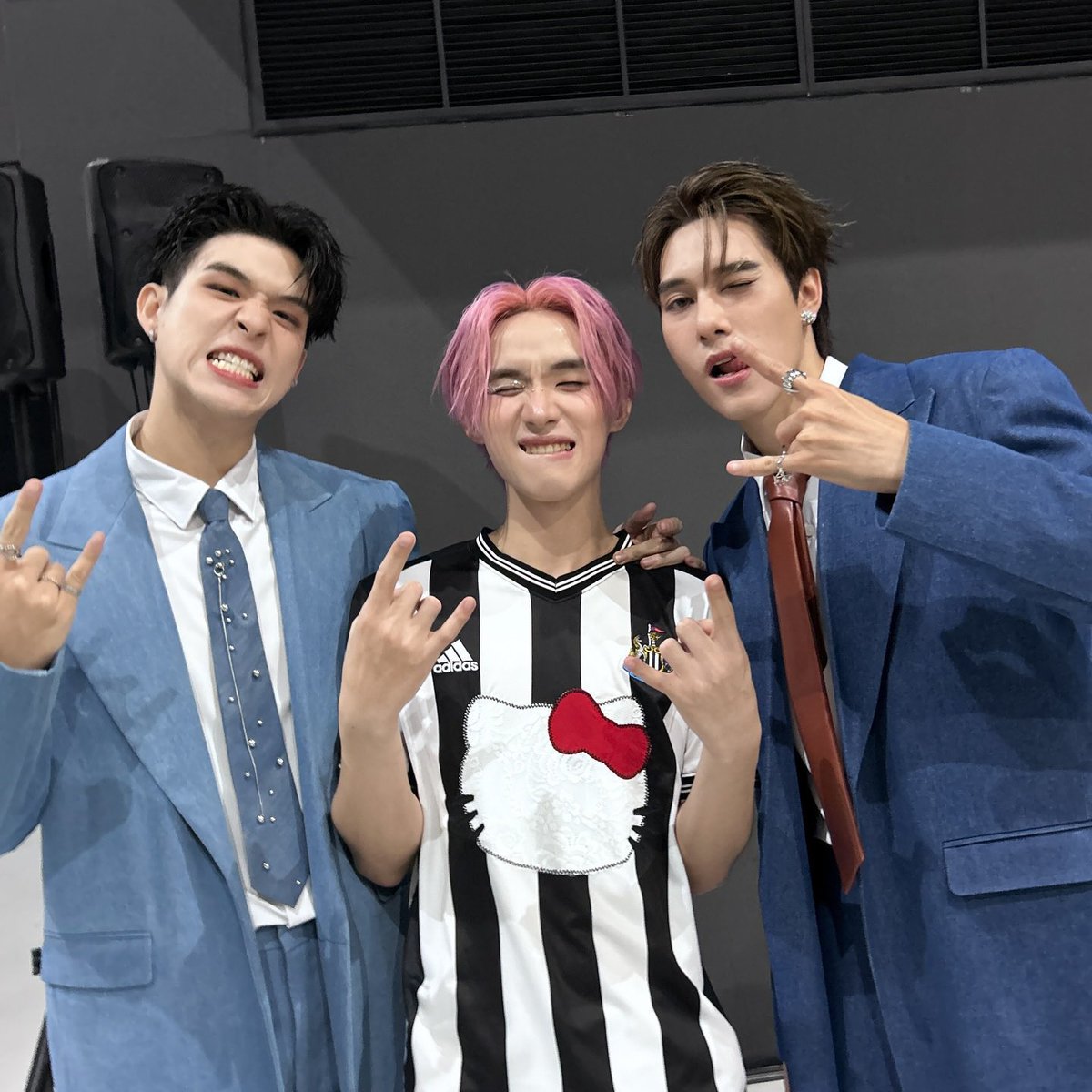 hongshihourly's tweet photo. https://t.co/uGFRuDoelV