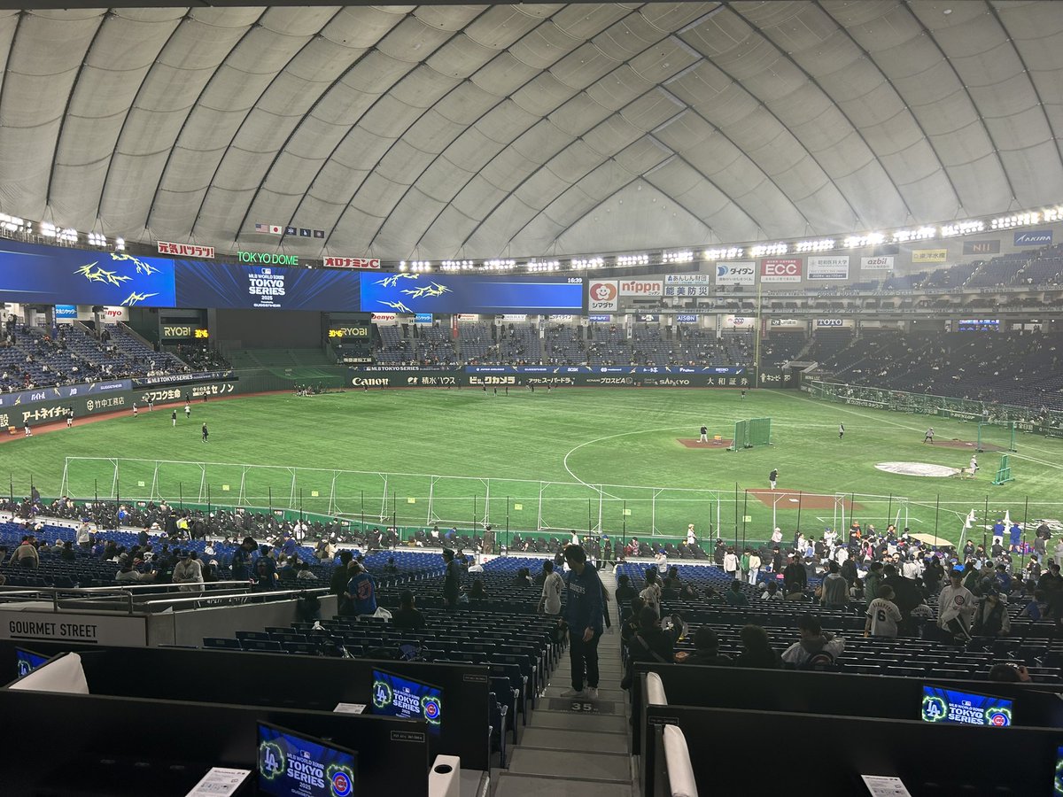 michaeng0423's tweet photo. 同じ日だけど、MISAMO様見れなかったのでこっちの🐧見てきた🙌

さっきまでMISAMOおったと思うとどっかにおるんか期待してしまう👊 https://t.co/egZHM7IXwE