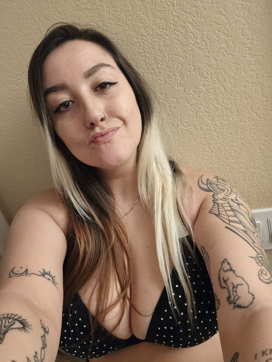 _myNAMEisJESS's tweet photo. Don't hmu. https://t.co/vkZTyGa9fd #quez #hmu #fyp https://t.co/W0jnqBUh8e