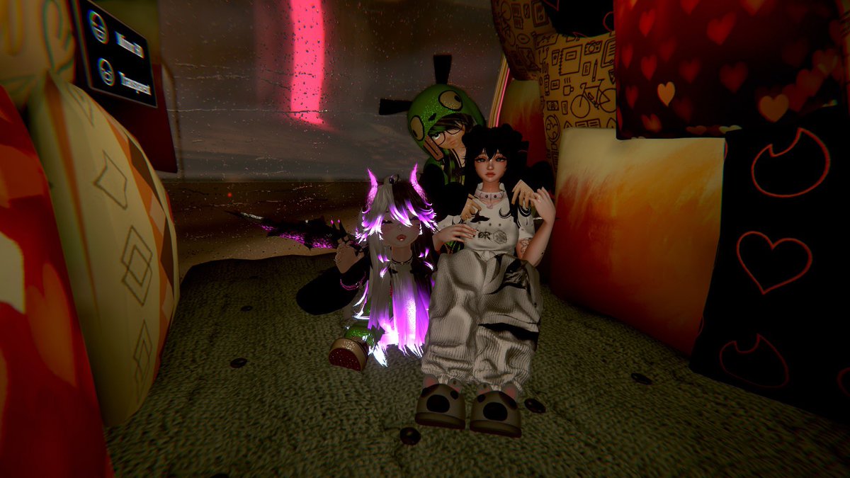 ViperFox777's tweet photo. 🤞🏼 #pillowtalk #VRChat @flarppy @AngellustXO https://t.co/1W5fayUpiq