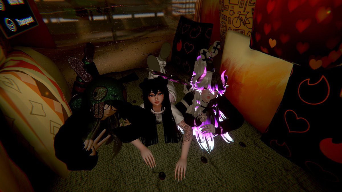 ViperFox777's tweet photo. 🤞🏼 #pillowtalk #VRChat @flarppy @AngellustXO https://t.co/1W5fayUpiq