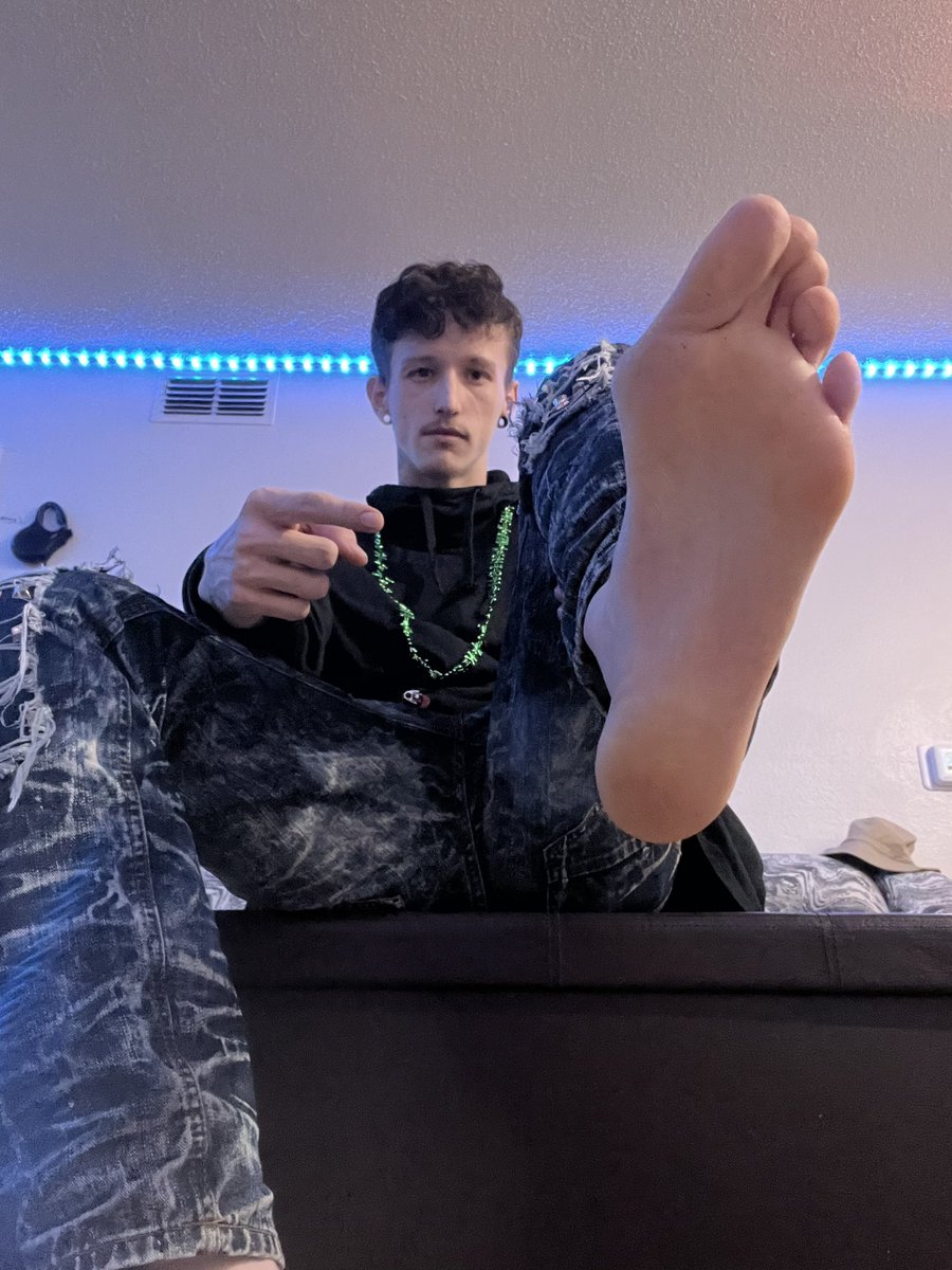 King William 🤴 (@kingwilliam998) on Twitter photo Foot or Socks lmk in my DM’S 😈 Let me in your wallet and have control while you fold between my toes 😮💨🖕🏼 <a href="/KingWilliam998/">King William 🤴</a> <a href="/MASTER_UPDATES/">|₵Å$H MÅ$T€R_UPDÅT€$ 🇺🇸|39K|</a> Foot or Socks lmk in my DM’S 😈 Let me in your wallet and have control while you fold between my toes 😮💨🖕🏼 <a href="/KingWilliam998/">King William 🤴</a> <a href="/MASTER_UPDATES/">|₵Å$H MÅ$T€R_UPDÅT€$ 🇺🇸|39K|</a>