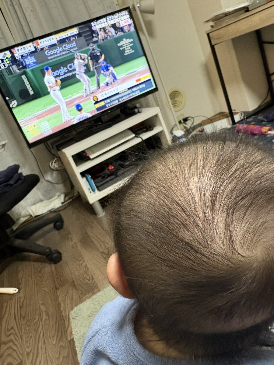 息子氏野球中継でご機嫌