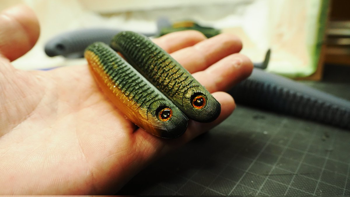 fishsato_'s tweet photo. スイムベイト。
オリジナルは200mm…。
55%で4.5㌅位。
弱気のスケールダウン。造形的にもオーバーハングがある。
3Dプリンテッドモールドで召喚！
熱量多いので変形する…。
シリコン型も作る！
取り出せると思う。（笑）
#3dprintedlures #3dcad #3Dプリンタ #swimbaits #softbaitmaking #fishsato https://t.co/wldKtGXejH