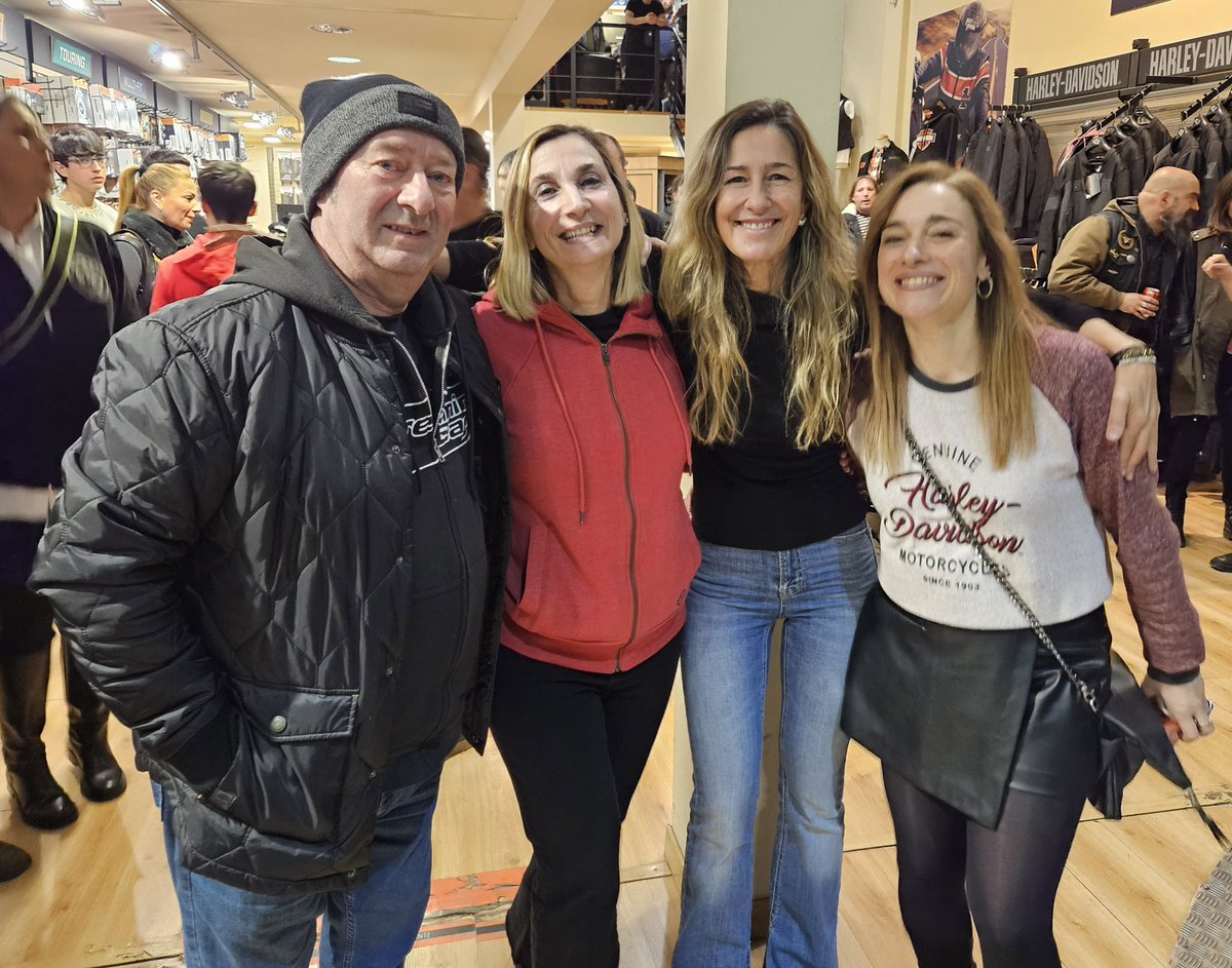 HarleyCantabria's tweet photo. Gran noche de fiesta, amigos, música y el mejor ambiente Harley-Davidson
Muchas gracias 👏🕺🏻🥳🏍️ 🎸😎
#HarleyNight
#CantabriaHDNight
@Harley_Spain https://t.co/x6Do9VsiZ6