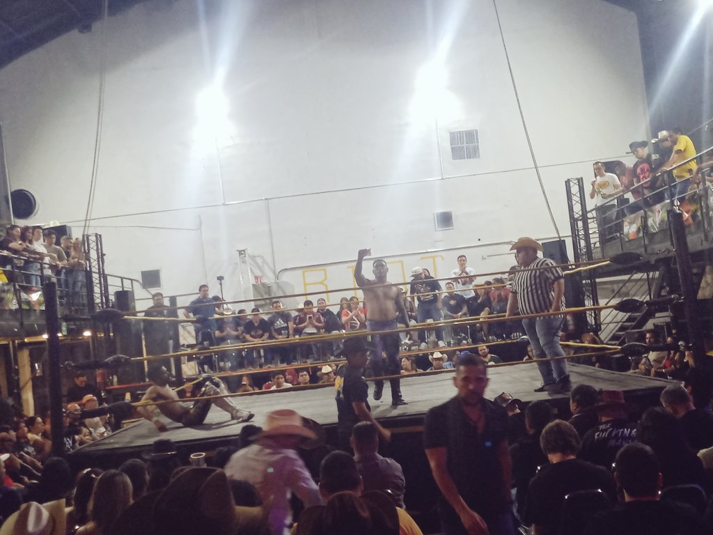 #BabyXtreme vence a <a href="/imdiegohill/">DIVEBOMB</a> y se clasifica a las semifinales de #LaRiña3