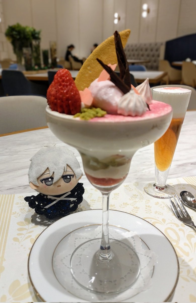 whitestoone's tweet photo. おなぎ、パフェだよ https://t.co/cKqNKOnybg