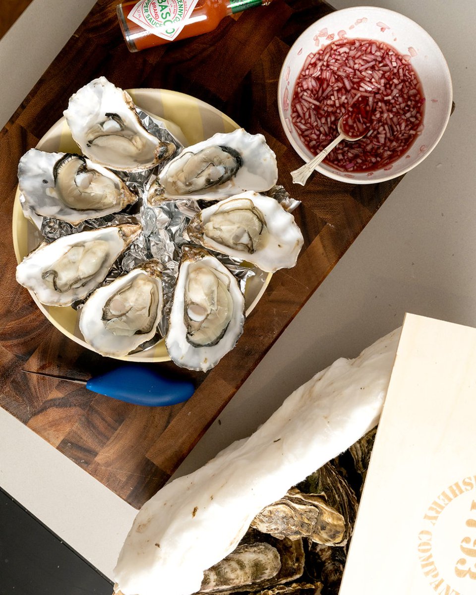 St Patrick’s Day is tomorrow! Mount Ephraim will be closed, but you can join us instead for today’s ‘Oyster Happy Hour’ all day, whose Whitstable oysters and mignonette dressing pair perfectly with freshly poured pints of Guinness.

#shellfish #stpaddysday #seafoodlove