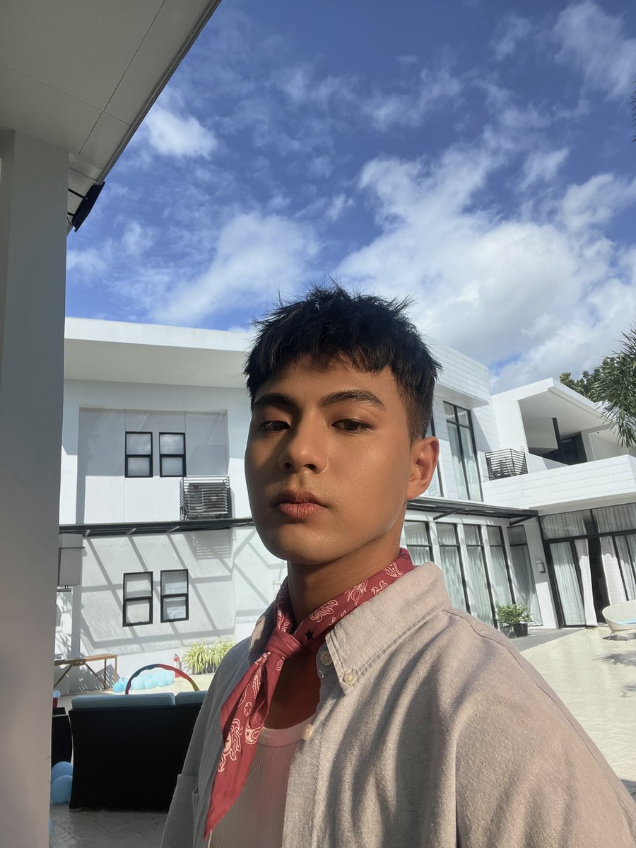 BGYO_JL's tweet photo. I’m thanking God because you’re mine! 

Keep streaming the ‘BGYO’ EP here:
🔗 https://t.co/Refsgxogt4

Watch the ‘Divine’ MV here:
🎥 https://t.co/FcDFEluaNB

#BGYO_Divine #BGYO_BGYOEP #BGYO https://t.co/2pTW8p4vJH