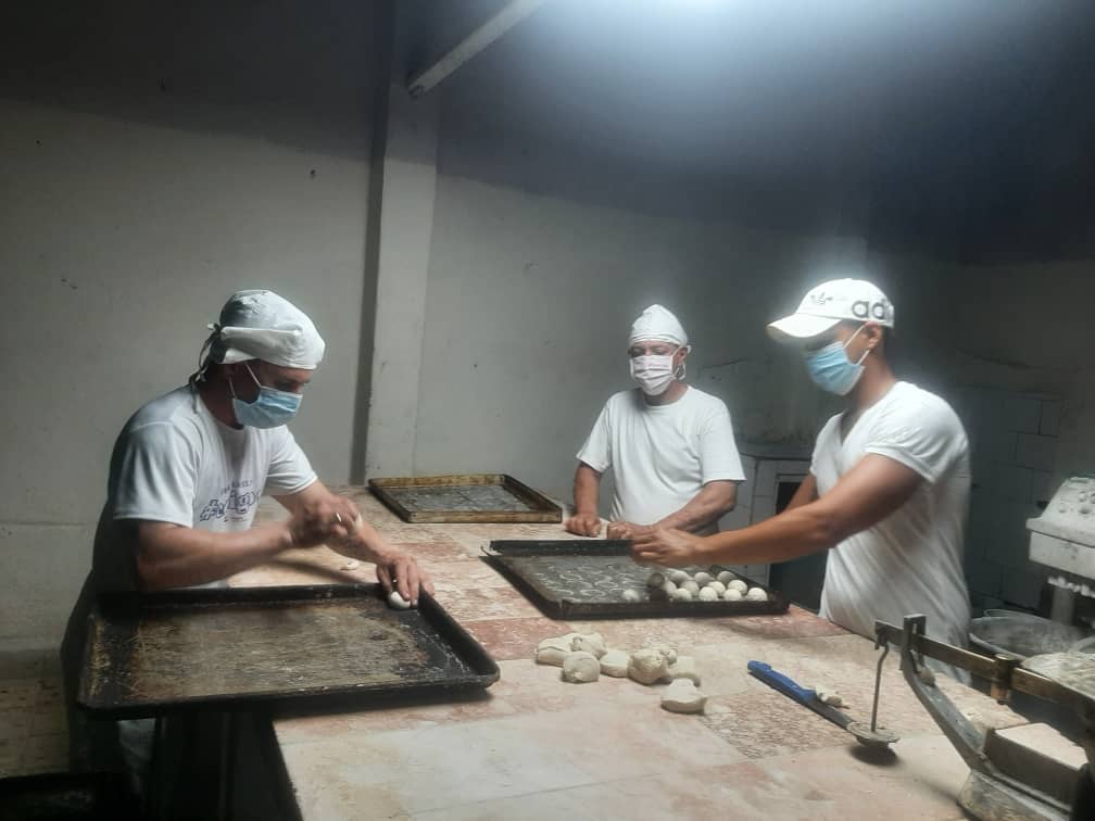 🇨🇺|#DePieYCombatiendo Se garantiza la producción del pan para todas las comunidades en #Cabaiguán #SanctiSpíritusEnMarcha <a href="/DiazCanelB/">Miguel Díaz-Canel Bermúdez</a> <a href="/DrRobertoMOjeda/">Dr. Roberto Morales Ojeda</a> <a href="/DeivyPrezMartn1/">Deivy Pérez Martín</a> <a href="/AlexisLorente74/">Alexis Lorente Jiménez</a> <a href="/LaritzaCon11073/">Laritza Concepción</a> <a href="/BeatonNunez/">Alberto Beaton Nuñez</a> <a href="/CancioYule59529/">Yuleisy Cancio</a> <a href="/MEspirituana/">@MariposaEspirituana</a> <a href="/SanctiSpiritus1/">Gobierno Provincial #SanctiSpíritus</a>
