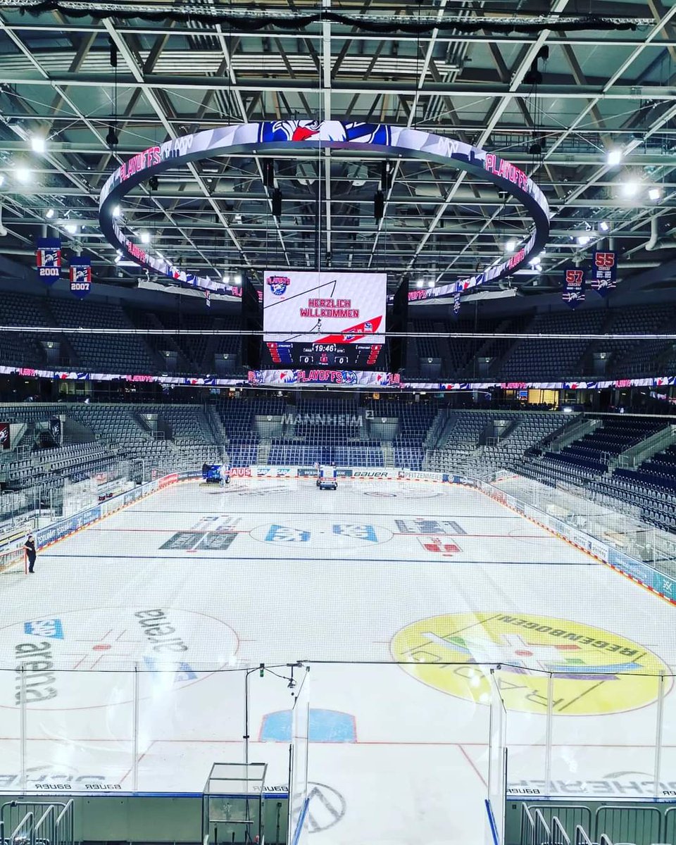 AlexKunz19's tweet photo. 👉 Viertelfinale-Spiel1️⃣
🏒 @adlermannheim 🆚️ @RedBullMuenchen
🏟 SAP-Arena
🕑 14.00 Uhr
🎙 https://t.co/cIV9k9X2yy
#MANRBM #geilsteZeit #magentasport @DELoffiziell #delplayoffs https://t.co/DqZcM1RBKd