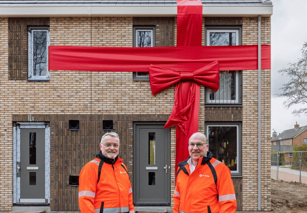 Peter Hutten (@peterhutten) on Twitter photo In 2019 aftrap <a href="/DeLoskade/">De Loskade | Living Lab | Suikerterrein Groningen</a> <a href="/dvhn_nl/">Dagblad van het Noorden</a> met ‘Toekomst van de bouw begint in Groningen’. In 2025 ‘Kant-en-klare woning in de lift’ met 700ste fabriekswoning en op naar de € 200 miljoen <a href="/FD_Nieuws/">FD Nieuws</a>. #hetkanwel als je durft, doet en doorzet <a href="/fijnwonen/">Fijn Wonen</a> <a href="/VanWijnenGroep/">Van Wijnen</a> In 2019 aftrap <a href="/DeLoskade/">De Loskade | Living Lab | Suikerterrein Groningen</a> <a href="/dvhn_nl/">Dagblad van het Noorden</a> met ‘Toekomst van de bouw begint in Groningen’. In 2025 ‘Kant-en-klare woning in de lift’ met 700ste fabriekswoning en op naar de € 200 miljoen <a href="/FD_Nieuws/">FD Nieuws</a>. #hetkanwel als je durft, doet en doorzet <a href="/fijnwonen/">Fijn Wonen</a> <a href="/VanWijnenGroep/">Van Wijnen</a>